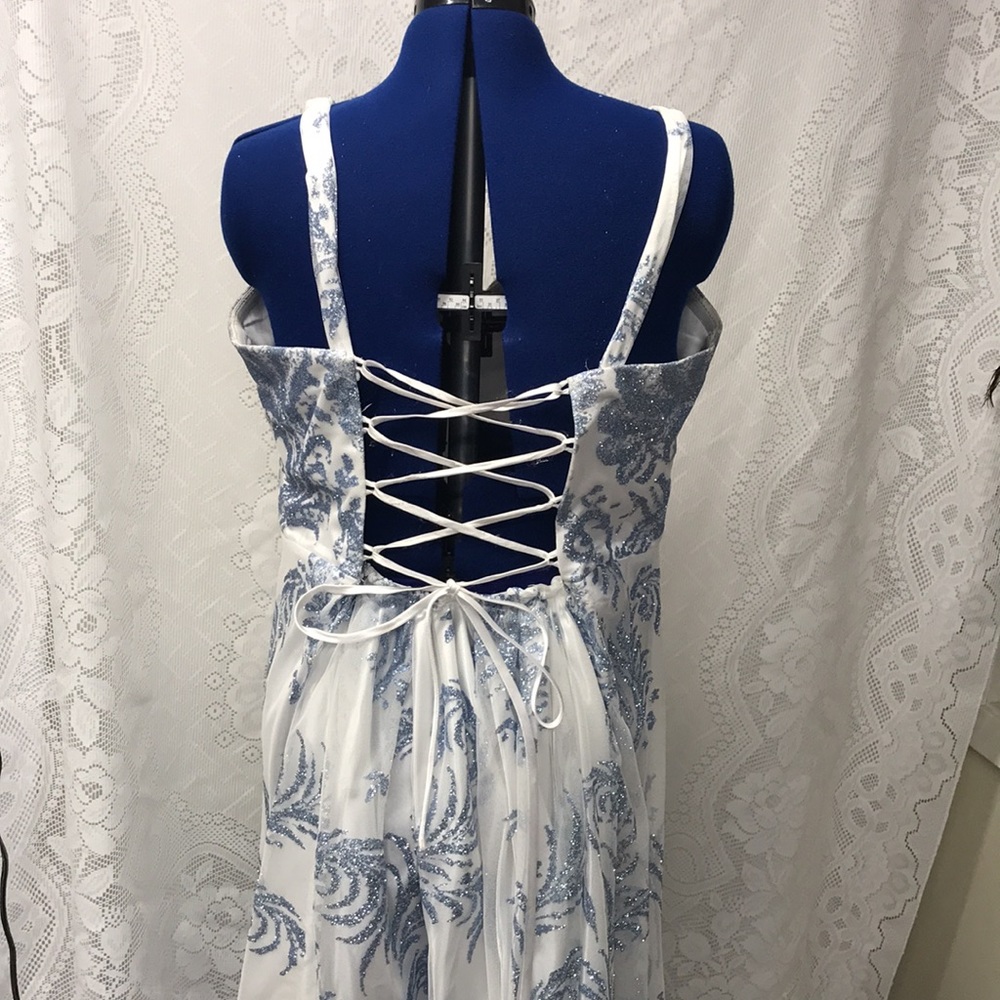 Cachet Beautiful Prom or Special Occasion Dress - Picture 5 of 10